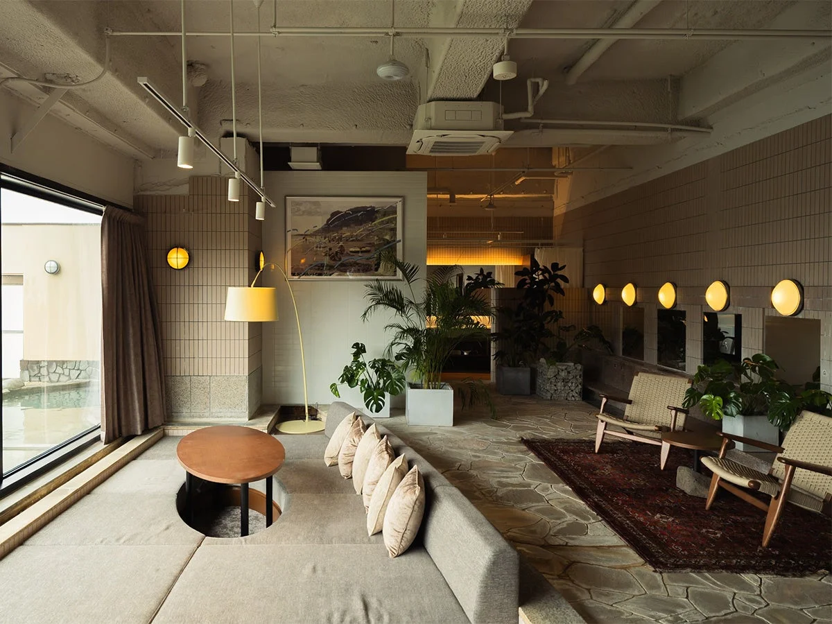 ラウンジと露天風呂